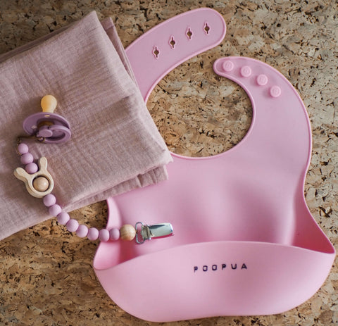 Poopua vaaleanpunaisia tuotteita, harso, puupunen tuttinauha, tutti, ruokalappu